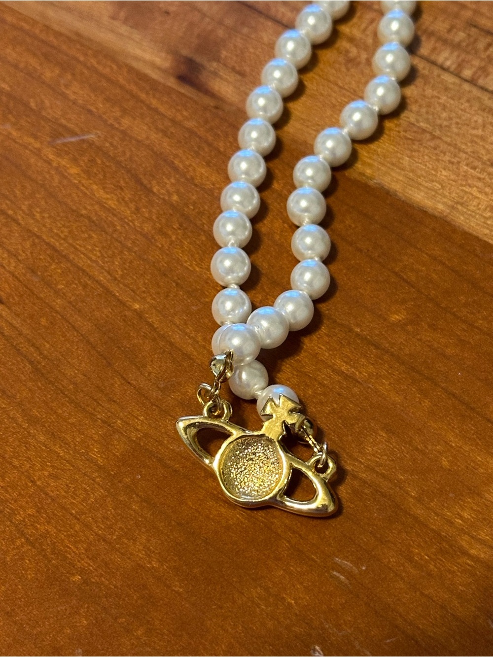 Vivianne Westwood Gold & White Pearl Statement Necklace with Orb Pendant - Picture 4 of 4